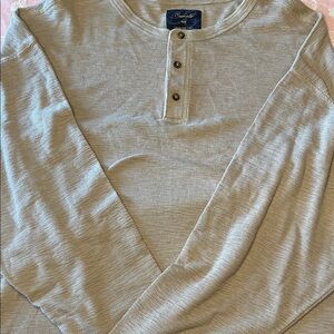 Casual Comfort Long-Sleeve Henley Shirt in Light Gray